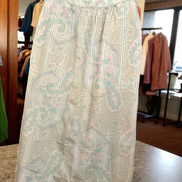 Vintage Silk Skirt - Iredescent Paisley Midi Skirt Size 4. - Picture 1 of 7